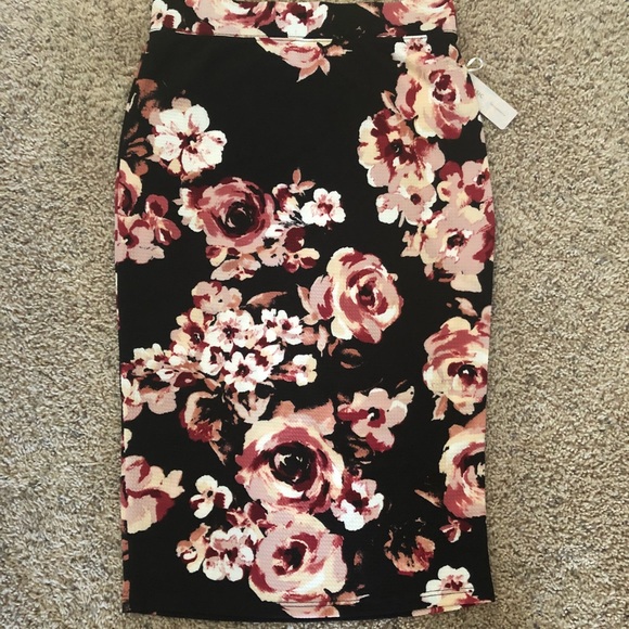 Dresses & Skirts - Like Lularoe Cassie Skirt